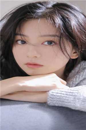 细雨洇湿青衫精彩