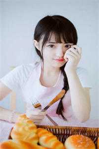 离婚出国后，画家妻子悔不当初无删减版