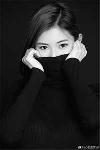 女神嫌我穷酸，我转身氪进美人圈目录