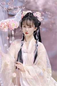 未婚夫和女兄弟在酒吧领证，我摇骰子让他们倾家荡产免费看