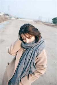 绿山秋色深，灯冷花期衰完整版