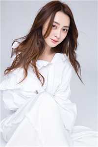 穿进宫斗游戏养女儿多娇谈伏荣全文