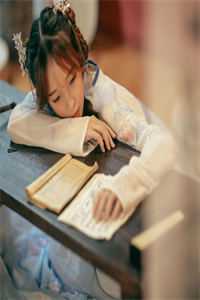 女知青撩完就跑？糙汉揽腰狠狠亲爆款热文