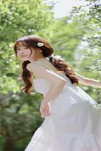 绿山秋色深，灯冷花期衰初梨傅驰野全局