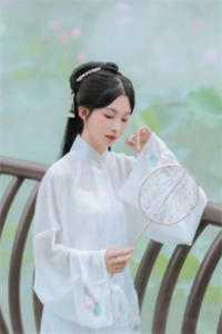 穿进宫斗游戏养女儿全文+后续