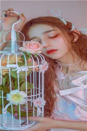 穿进宫斗游戏养女儿热门推荐