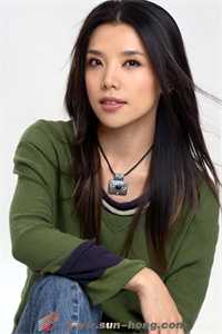 港姐被抢娶后，吃瓜躺赢万人迷的小说