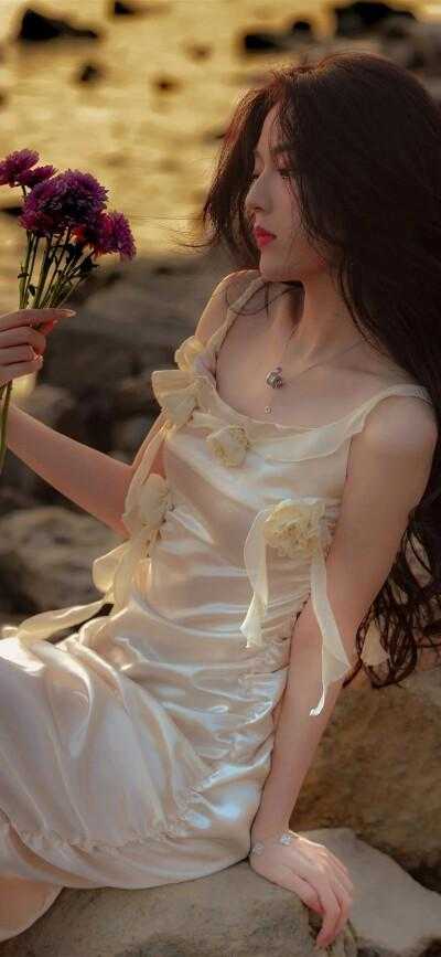 穿成老鸨后，买来的小倌是御史！必读文