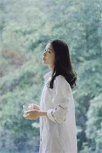 清明节妻子陪小助理扫墓，我离开后悔疯了小说免费