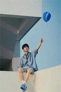 我拎车厘子看姑妈被嫌寒酸，十分钟后表哥求转账热门推荐